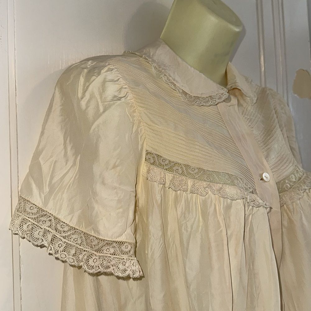 Vintage 50s/60s Barbizon Peach Lace Trim Pajama Top or Bed Jacket - Picture 3 of 10